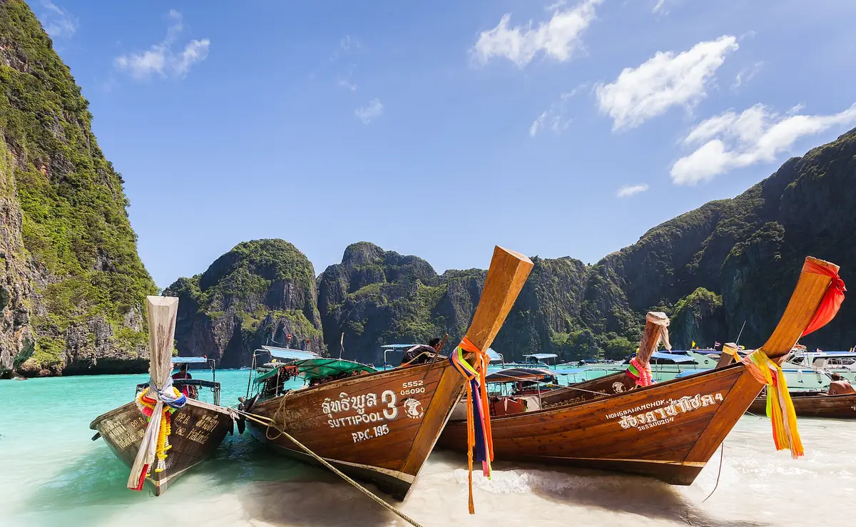 Barcos tradicionales en Maya Bay, Phi Phi
